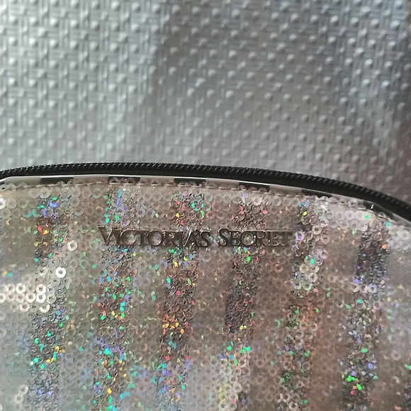 EUC Victoria's Secret Silver Sequined Makeup Bag - Picture 2 of 9